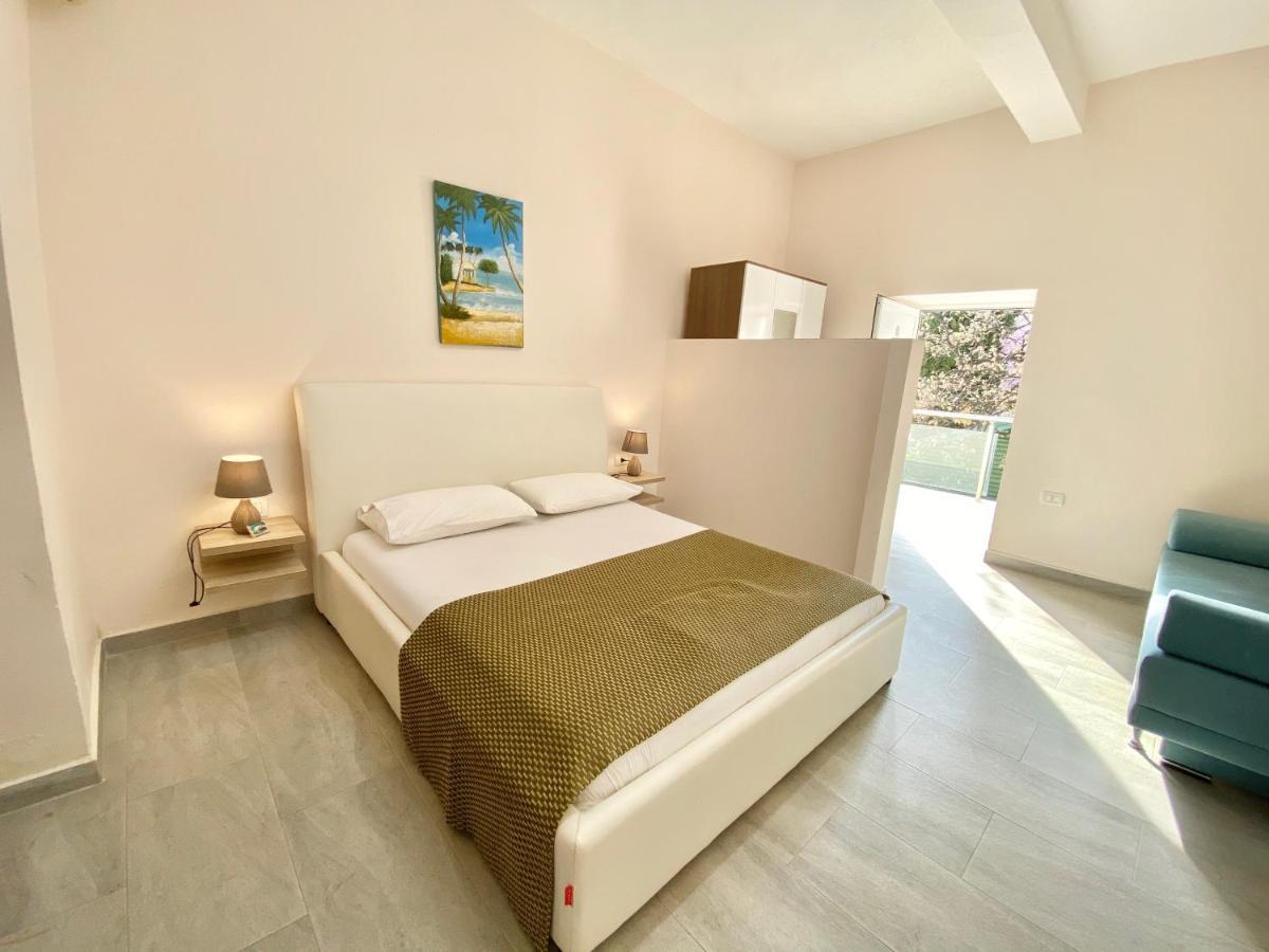 Guesthouse Riviera "Xh&M" Dhërmi エクステリア 写真